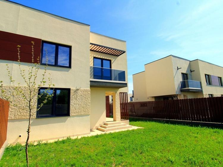 Casă individuală cu 4 camere cu Canalizare în Berceni