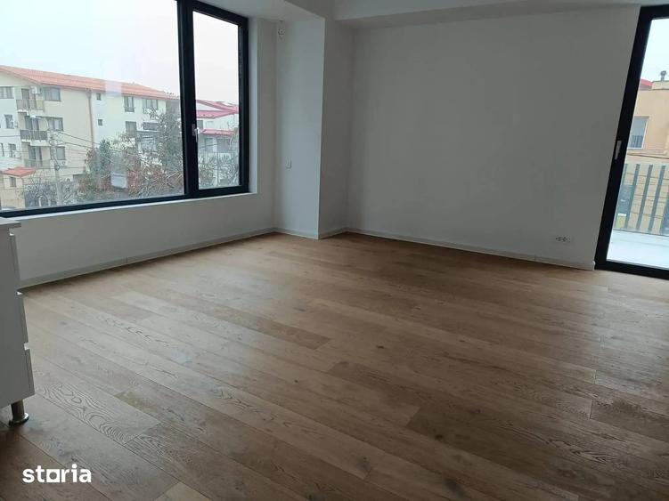 Apartament cu 3 camere decomandat în Aviației