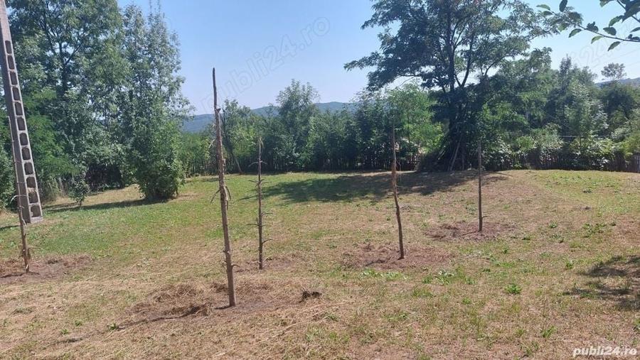 Teren de 2000 mp, în Pietriceaua