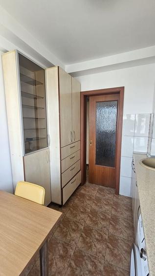 Apartament cu 3 camere decomandat, mobilat în Basarab
