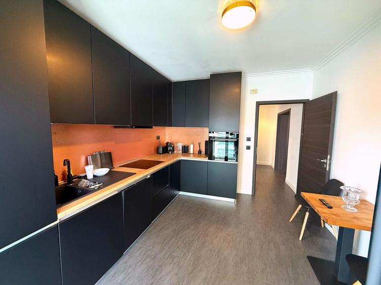 Apartament cu 4 camere, mobilat în Tei