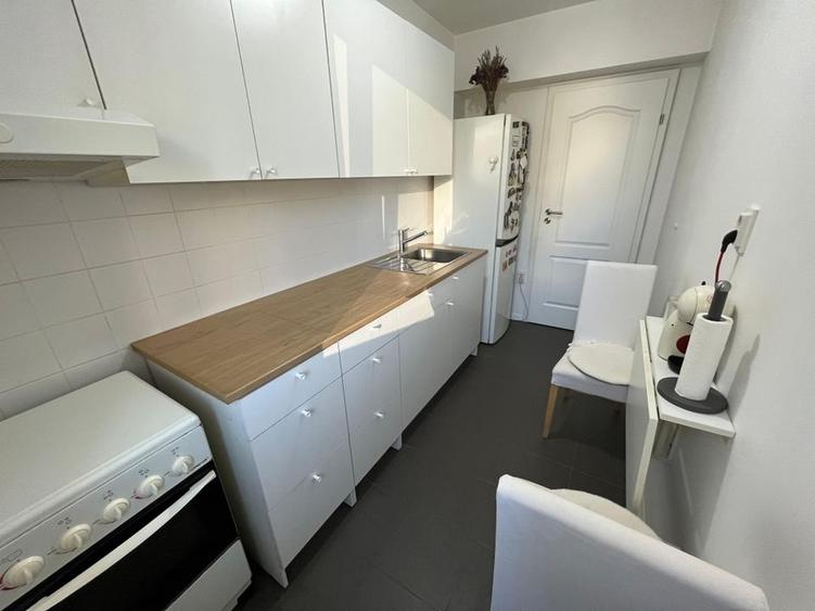Apartament cu 3 camere decomandat în Dristor