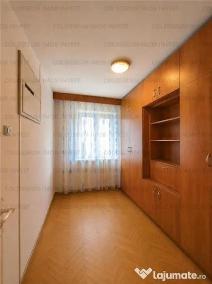 Apartament cu 3 camere semidecomandat în Florilor