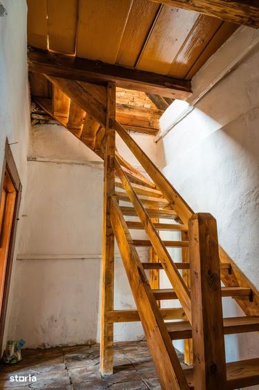 Casă cu 5 camere cu Teren 6000 Mp în Ozun