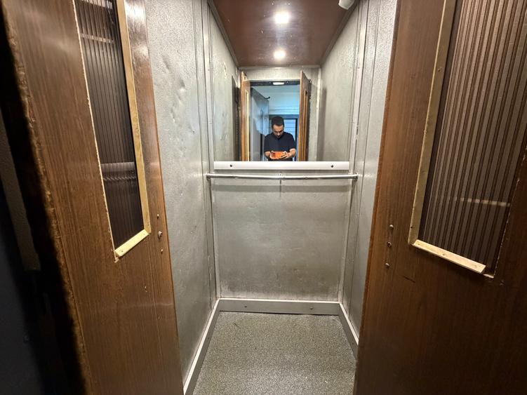 Apartament cu 3 camere semidecomandat în Titan