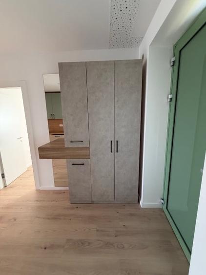Apartament cu 3 camere decomandat în Sisești
