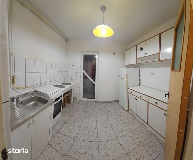 Apartament cu 3 camere semidecomandat în ICIL