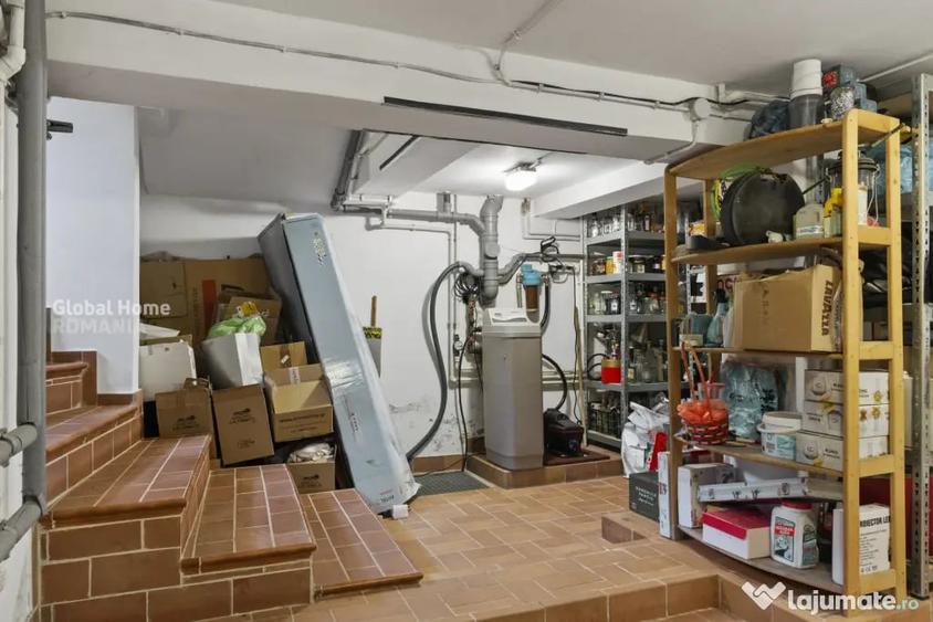 Casă cu 8 camere cu Teren 261 Mp în Vatra Luminoasă