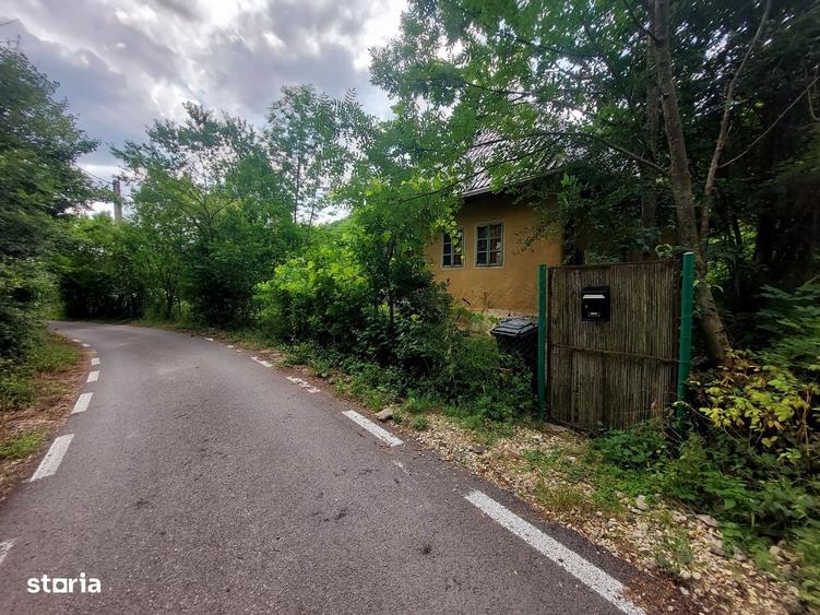 Casă cu 4 camere în Băița