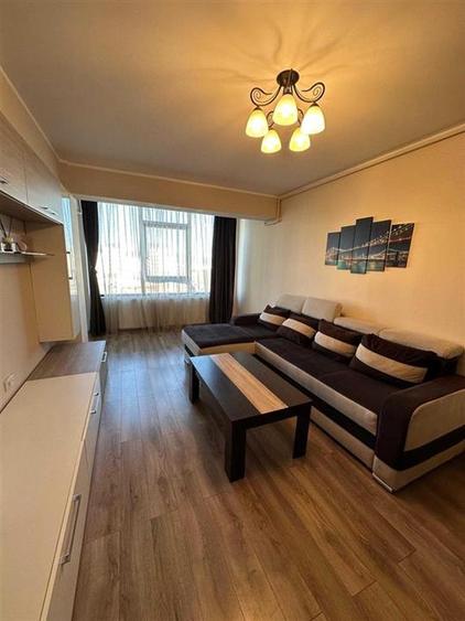 Apartament cu 3 camere semidecomandat, mobilat în Exterior Sud