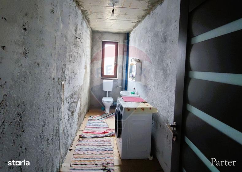 Casă cu 4 camere cu Teren 300 Mp în Central