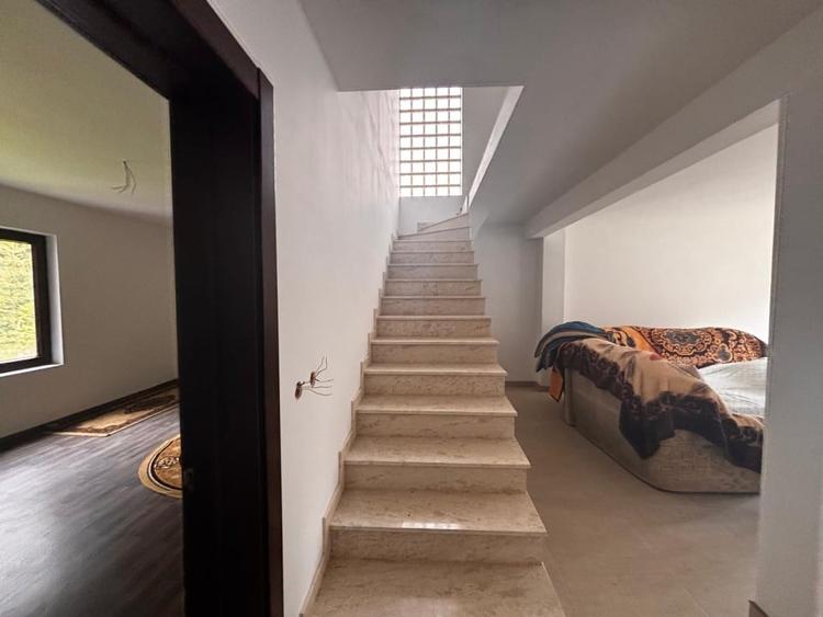 Casă individuală cu 4 camere cu Teren 1000 Mp în Central