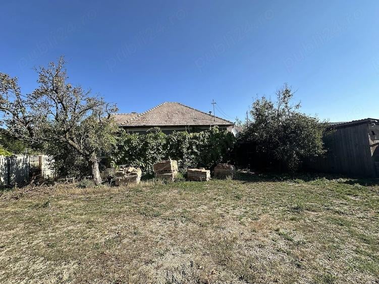 Casă cu 3 camere cu Teren 4300 Mp în Suatu