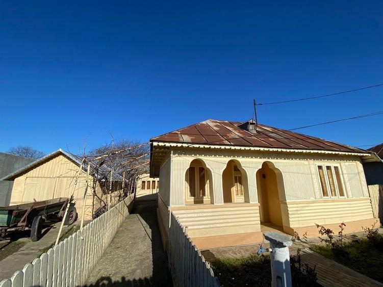 Casă cu 4 camere în Gropeni