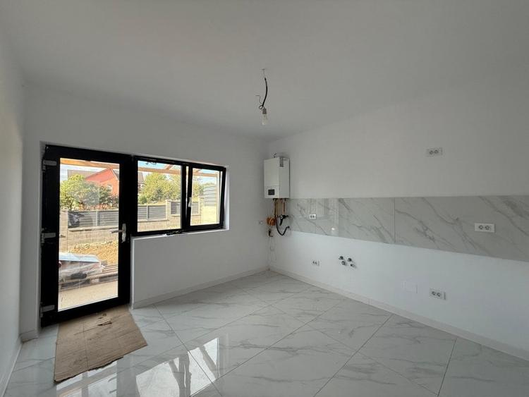 Duplex cu 4 camere cu Canalizare în Vișani