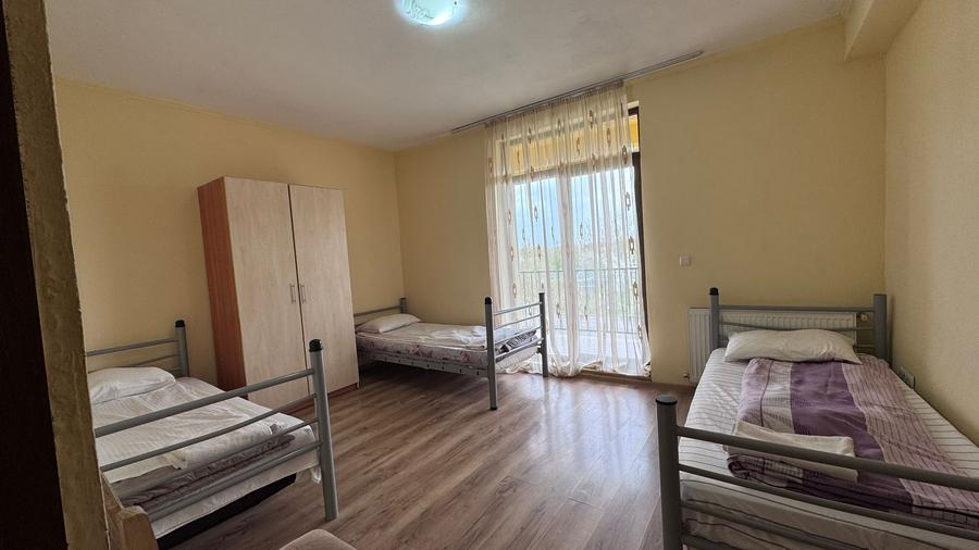 Casă individuală cu 4 camere cu Canalizare în Episcopia Bihorului