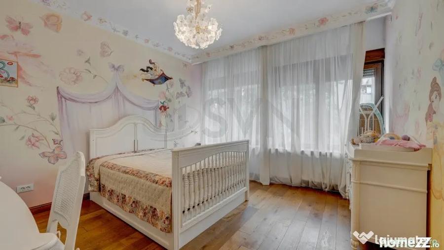 Apartament cu 4 camere decomandat în Primăverii