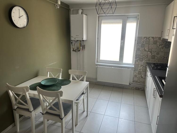 Apartament cu 2 camere decomandat, mobilat în 7 Noiembrie