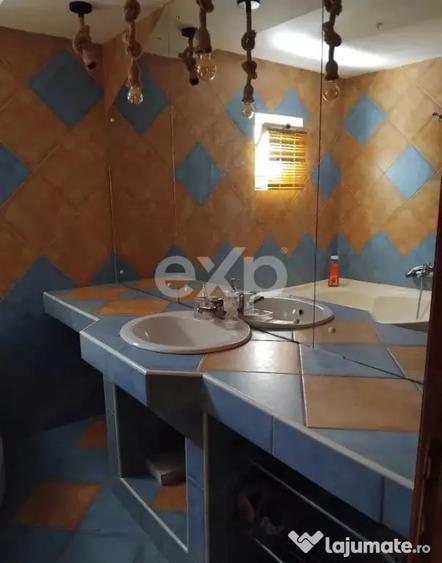 Apartament cu 3 camere semidecomandat în Plopilor