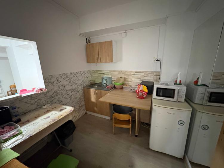 Spațiu comercial, de 300 mp, în Cug