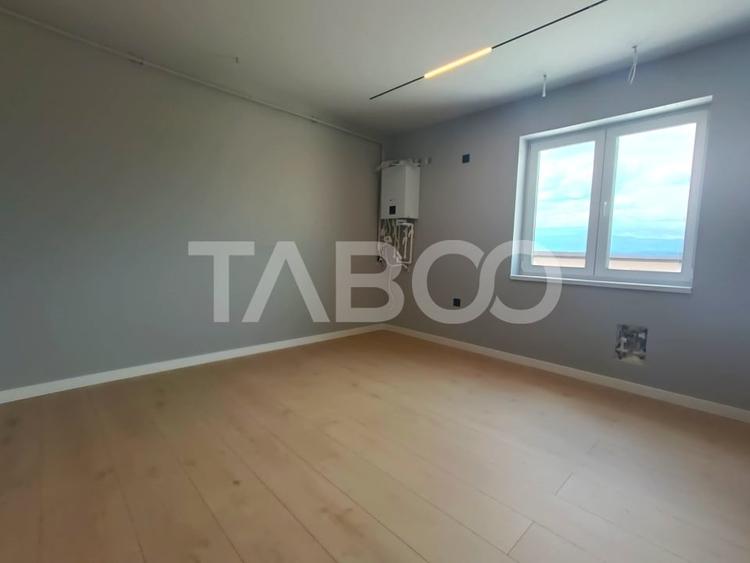 Penthouse cu 3 camere decomandat în Periferie