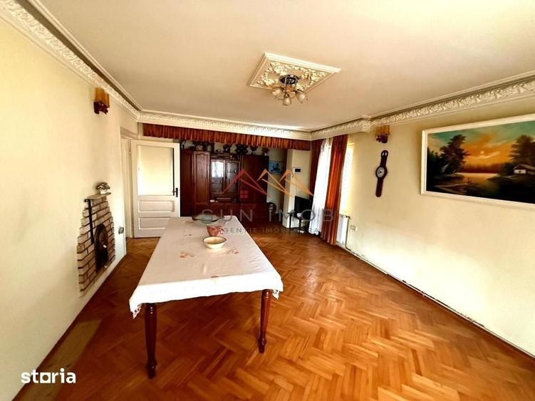 Casă cu 7 camere cu Teren 604 Mp în Poiana
