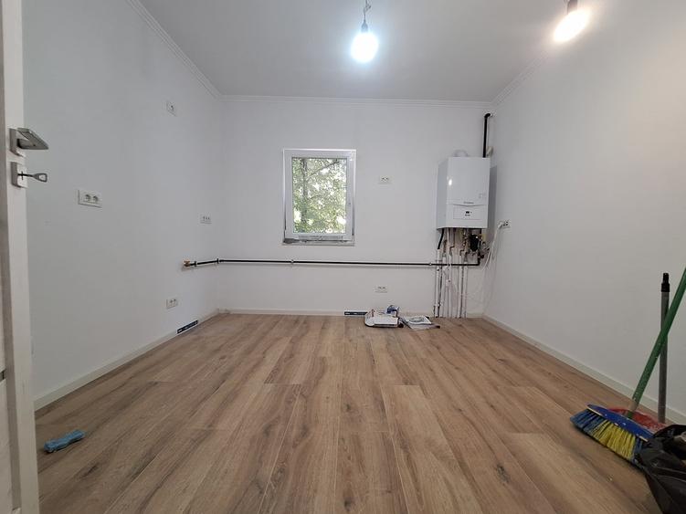 Apartament cu 3 camere decomandat în Dâmbovița