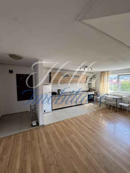 Apartament cu 3 camere semidecomandat, mobilat în Florești