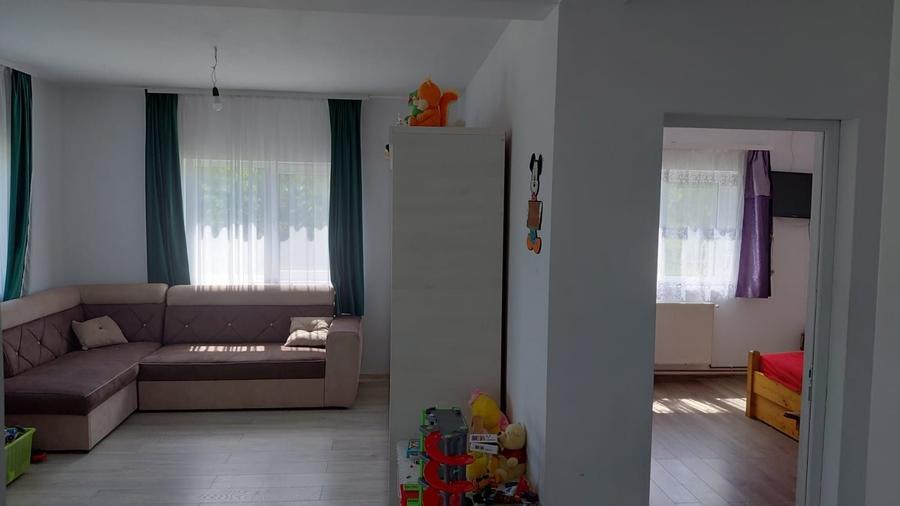 Casă cu 4 camere în Brebu