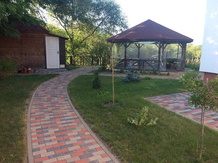 Casă cu 4 camere în Onești