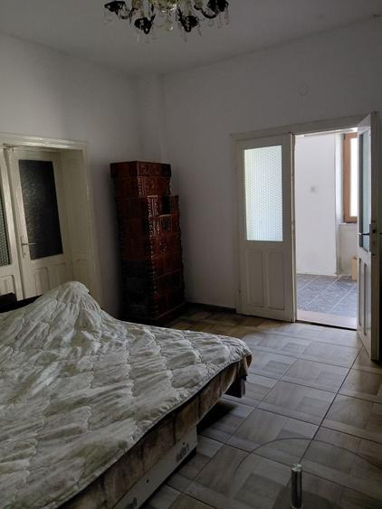 Vind casa cu 8 camere ,2 curti ,anexe, , mobilata - 7