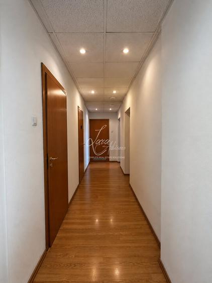 Birou, de 216 mp, în Universitate