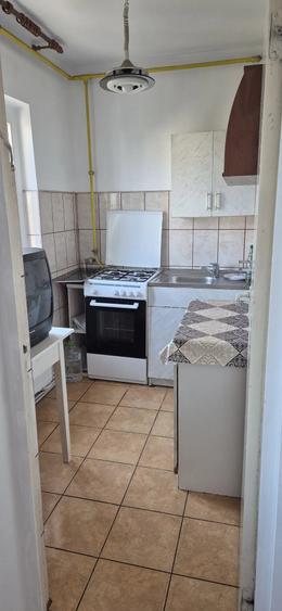 Garsonieră decomandată în Piața Centrală