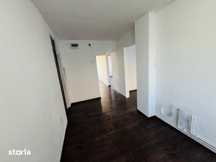 Apartament cu 3 camere decomandat în Ciupercenii Noi