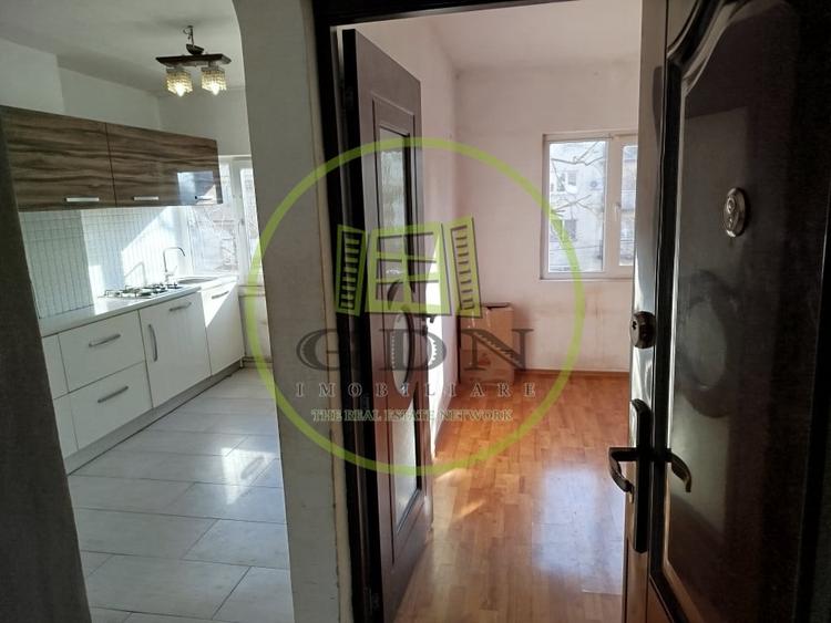 Apartament cu 3 camere semidecomandat în Valenta