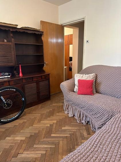 Apartament cu 4 camere decomandat în Titan