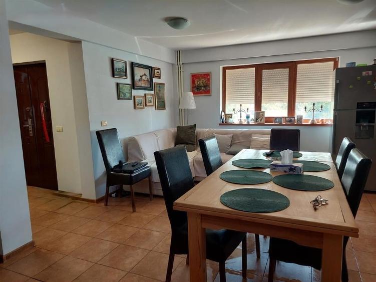 Casă individuală cu 5 camere cu Teren 10000 Mp în Colina