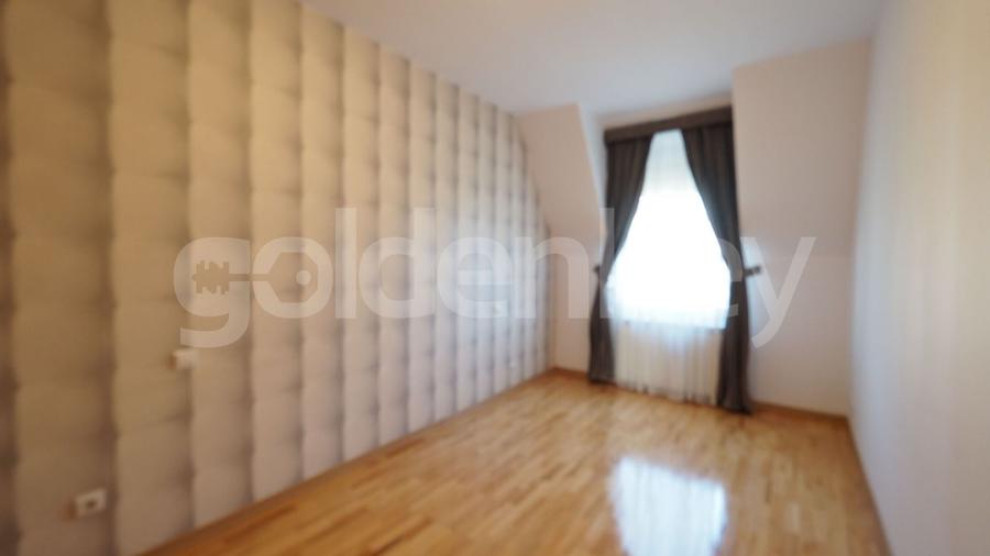 Duplex cu 6 camere cu Piscina în Iancu Nicolae