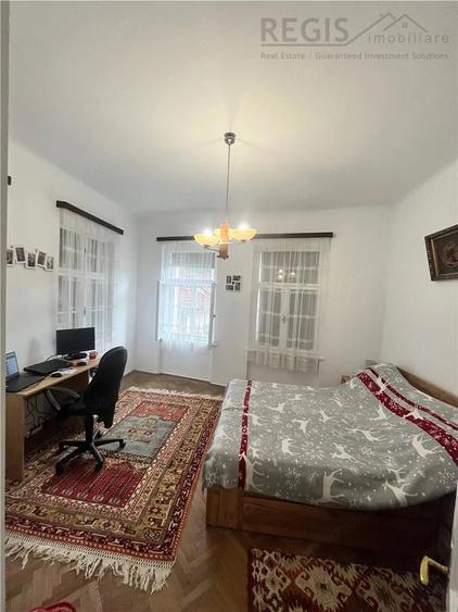 Casă cu 5 camere cu Teren 1590 Mp în Schei