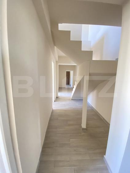Penthouse cu 8 camere decomandat în Central