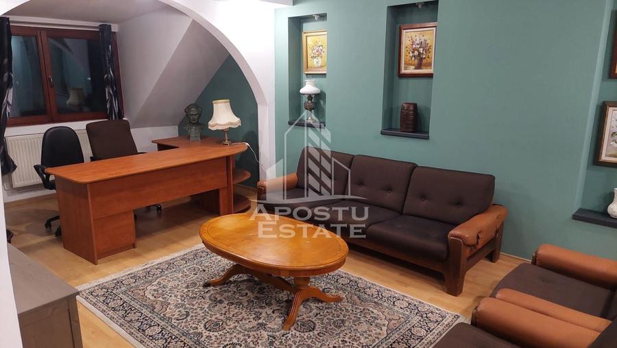 Apartament cu 3 camere semidecomandat în Central
