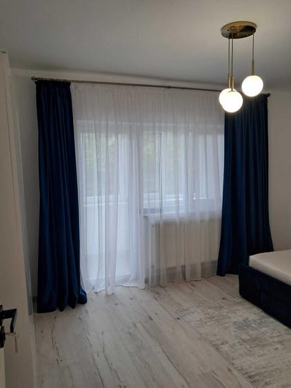 Apartament cu 3 camere decomandat, mobilat în Central