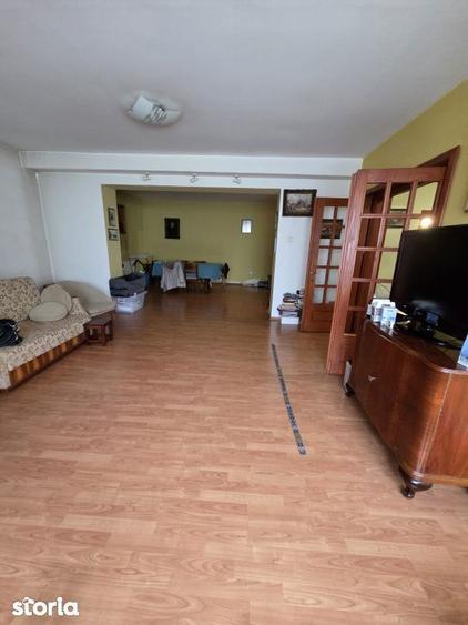Casă cu 5 camere cu Teren 1800 Mp în Central