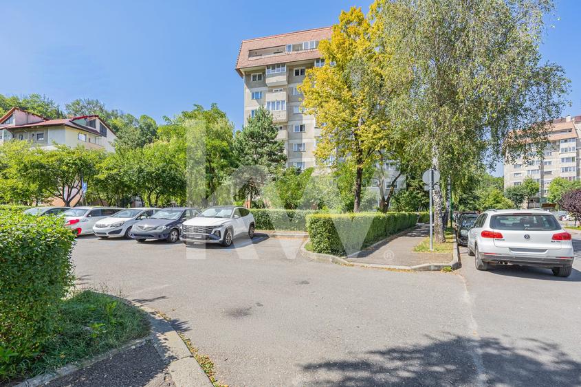 Apartament cu 3 camere decomandat în Răcădău