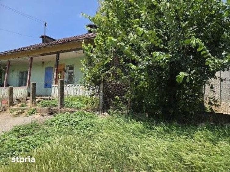 Casă cu 2 camere cu Teren 1108 Mp în Gogoșari