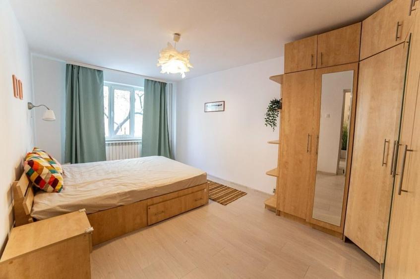 Apartament cu 3 camere decomandat, mobilat în Crângași