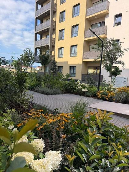 Apartament cu 2 camere decomandat, mobilat în Tractorul