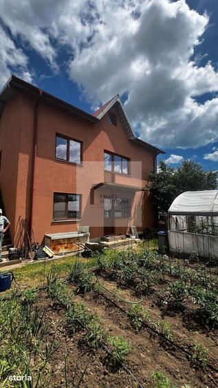 Casă cu 8 camere cu Teren 1000 Mp în Central