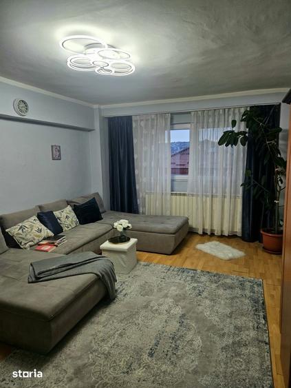 Apartament cu 3 camere decomandat, mobilat în Central