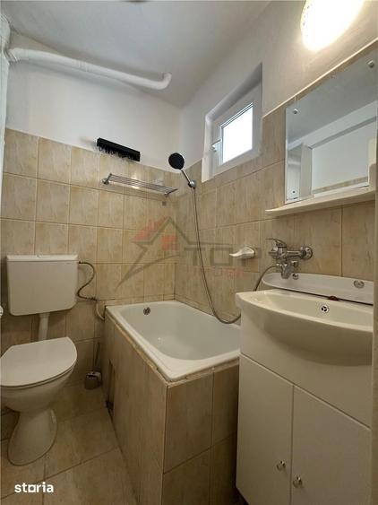 Apartament cu 2 camere semidecomandat în Podu Roș